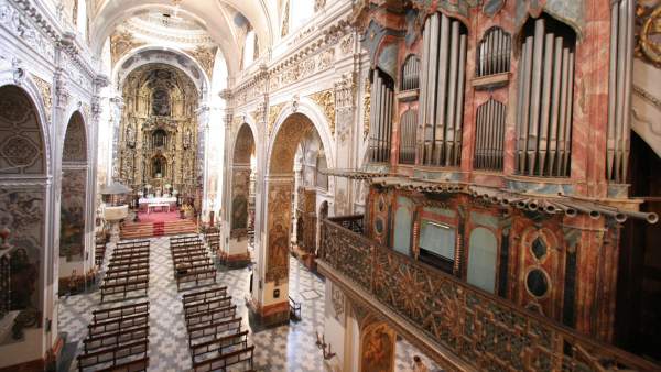 Interior de una iglesia Interior de una iglesia
