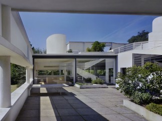 Villa Savoye, Poissy. 1928–31. Patio