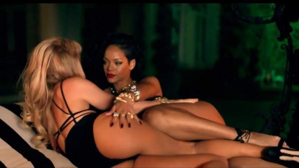 Multan a emisoras turcas por emitir un vídeo "homosexual" de Rihanna y Shakira Multan a emisoras turcas por emitir un vídeo "homosexual" de Rihanna y Shakira