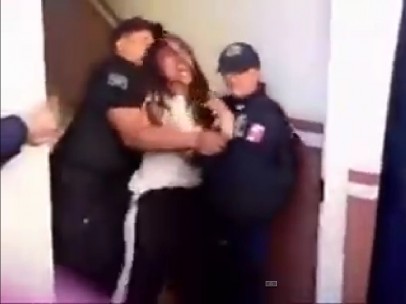 Alondra es llevada por agentes de la Interpol