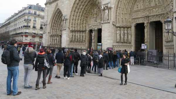 Francia guarda un minuto de silencio Francia guarda un minuto de silencio